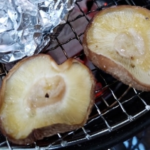 バター風味の焼きしいたけ レシピ 作り方 By はなまる子 楽天レシピ